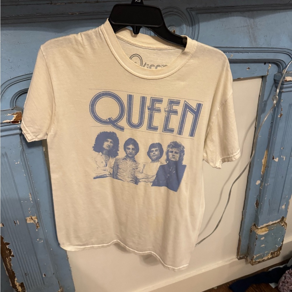 Queen band  Graphic Tee - Cream and Blue